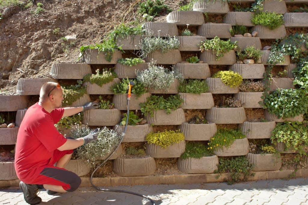 The Est Ways To Build Retaining Walls Captain Patio - Inexpensive Retaining Wall Solutions